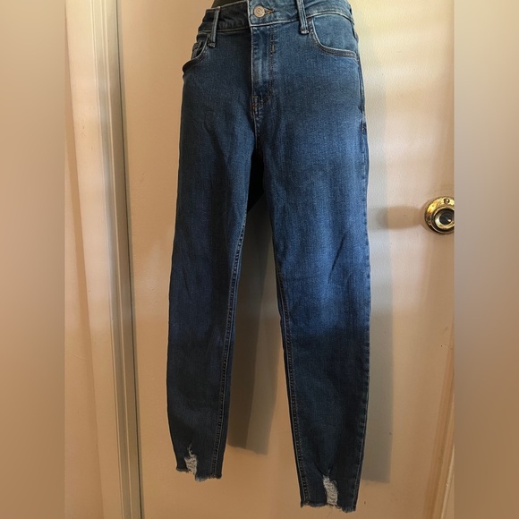 Old Navy Blue Super Skinny Jeans – Size 6, Stretch Fit with Pockets - Picture 2 of 4